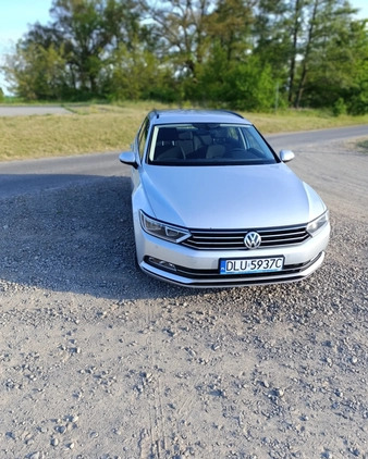 Volkswagen Passat cena 55555 przebieg: 195000, rok produkcji 2015 z Lubin małe 254